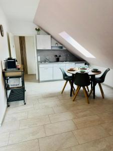 Modern Wohnen mit SmartTV, Arbeitsplatz und Küche