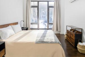 Large Upper East Side 1BD Elevator Rooftop