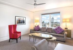 Inn at the Park: San Diego Suites