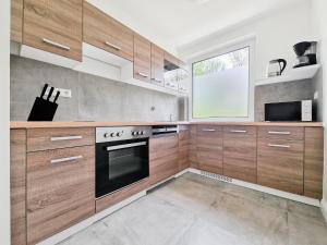 Tolstov Apartments - Monteurwohnungen - 3 Schlafzimmer - Küche - Balkon - Waschmaschine - 25 Min zur Messe DUS