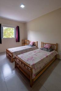 Casa de Campo com lazer , pássaros e muito verde.