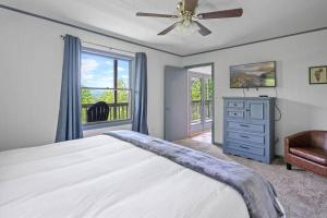Access to 3 pools & pickleball! View! Shuffleboard! Arcade! Hot Tub!