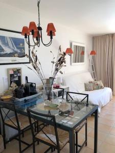 Appartement agréable Roquebrune 32 m² piscine partagée au soleil!