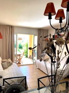 Appartement agréable Roquebrune 32 m² piscine partagée au soleil!