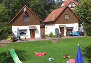 Kinderfreundliches-Ferienhaus-mit-grosser-Spielwiese - Sonnefeld