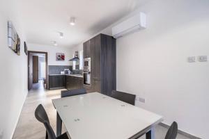 New modern 1 bedroom Penthouse