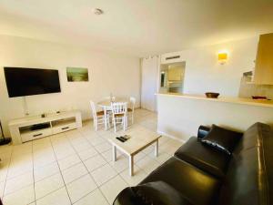 Appartements Studio 100m de la plage terrasse plein sud : photos des chambres