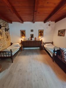 Varljivo leto, Fruska gora