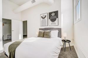 CozySuites - 2BR with Direct Skybridge Access #4