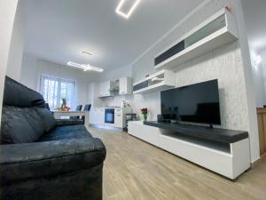 Holiday House 2
