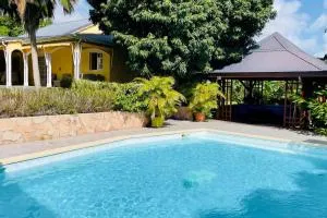 Maison de rêve avec piscine et jacuzzi aux portes de la forêt - Hauteurs-Lézarde