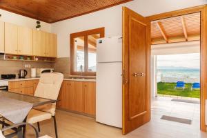 Sea Breeze Oasis (Tranquil Coastal Escape)