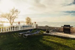 Sea Breeze Oasis (Tranquil Coastal Escape) - Mólos