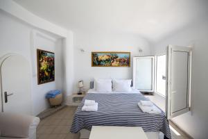 Caldera Mare Suite with Hot Tub room in Alexander Villas
