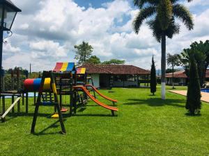 Villa campestre en el Quindío con piscina, bbq, zonas verdes cerca al Parque del Café