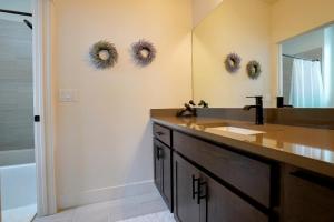 Luxe 4BR Home with Hot Tub & Sauna