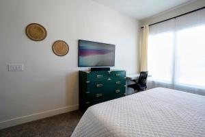 Luxe 4BR Home with Hot Tub & Sauna