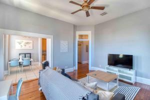 Sunny & bright - cute 1 BR apt in historic SPR