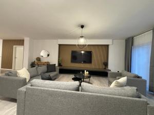 140qm - 4 Zimmer- Parkplatz - Autobahn - blauer See - MalliBase Apartments