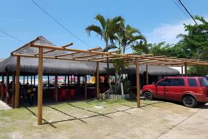 Quarto e Sala - 200 M. Praia dos Milionários