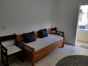 Quarto e Sala - 200 M. Praia dos Milionários