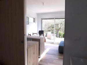 Maisons de vacances Charmante maison avec jardin a Guidel, proche nature : photos des chambres