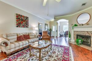 Baton Rouge Retreat with Patio, Grill and Fire Pit!