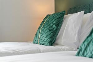 Stunning Views l Last-Minute Escape l Free Parking l Sleeps 6 l By Zen Nights Short Lets & Serviced Accommodations