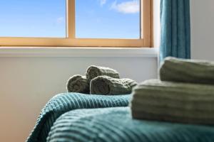 Stunning Views l Last-Minute Escape l Free Parking l Sleeps 6 l By Zen Nights Short Lets & Serviced Accommodations