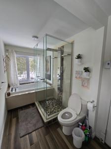 CITQ 303469.CHALET OASIS DE PAIX. BORD DE L’EAU.4 SAISONS.À LOUER