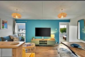 Nook Cottage Seaside Charm & Countryside Calm