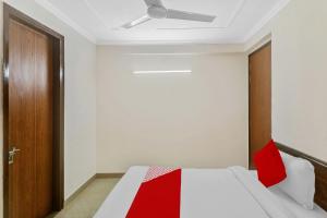 Hotel O South Plaza Near Qutab Minar Metro Station