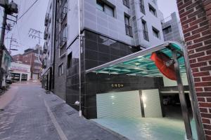 Seoul Station Joey N Ray house