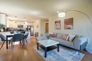Stylish North Seattle Townhouse- Dual Master Suites - Greenwood