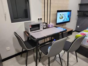 Neu Suite Ampang, LRT Jelatek, Gleneagles Hospital