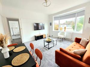 Charming 3-Bed Oasis-free parking