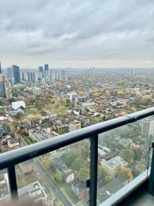 Cozy Condo Near EatonCentre Mall