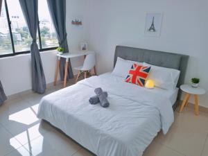 Georgetown, Up to 5 Pax, 2 Bedrooms, 1 Bathroom, 1 Car Park by Star Home