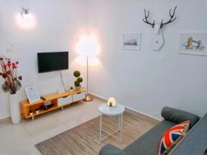 Georgetown, Up to 5 Pax, 2 Bedrooms, 1 Bathroom, 1 Car Park by Star Home