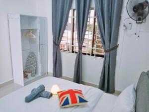 Georgetown, Up to 5 Pax, 2 Bedrooms, 1 Bathroom, 1 Car Park by Star Home