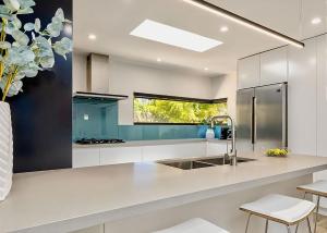 Escape to Blairgowrie 500m to beach cafes