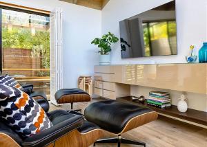 Escape to Blairgowrie 500m to beach cafes