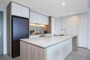 Signature Ocean views 9th floor 2 bed 2 bath free parking