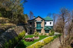 StayVista at Padam Hill- Pet Friendly Villa with Garden - Kasauli