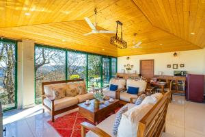 StayVista at Padam Hill 3BR Pet Friendly Villa with Lawn at Kasauli