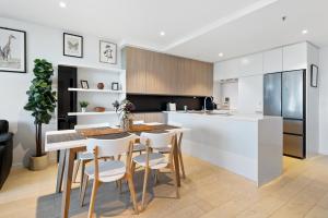 FLEMINGTON - Melbourne City Views