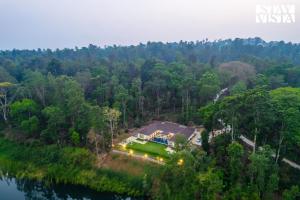 Stayvista at Mudra Manor 4BR - Coffee Estate Comp Breakfast Big Heated Pool