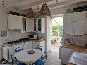 Maisons de vacances Holiday Home in Primel near Sandy Beach : photos des chambres
