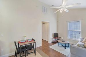 Large 1 BR carriage house in historic SPR