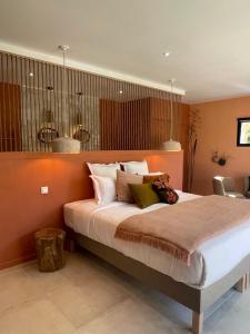 B&B / Chambres d'hotes Les Petites Maisons : Suite Junior avec Piscine Privée 